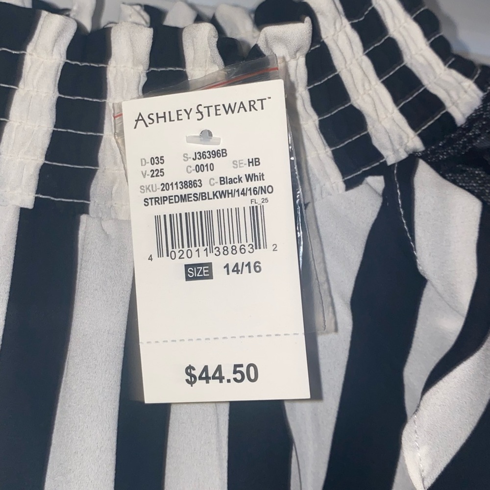 Women’s plus sized 14/16 striped top. - Picture 3 of 4